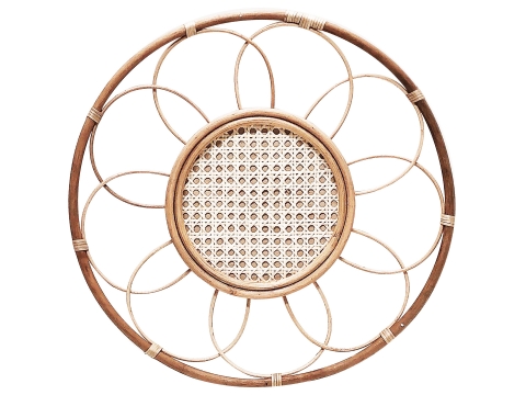 Round rattan decor piece